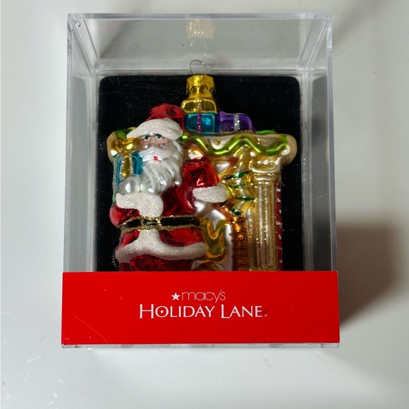NWOT Macy's Holiday Lane Santa Coming Down The Chimney Ornament - Picture 11 of 12